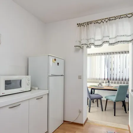 Apartament Lucijan *