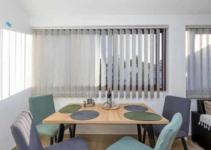 Lucijan * Πόρετς