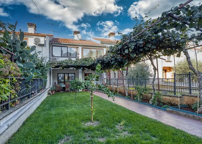 Lucijan * Πόρετς